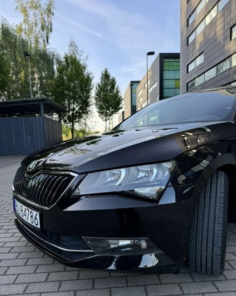 Skoda Superb cena 69900 przebieg: 168900, rok produkcji 2017 z Łomża małe 254